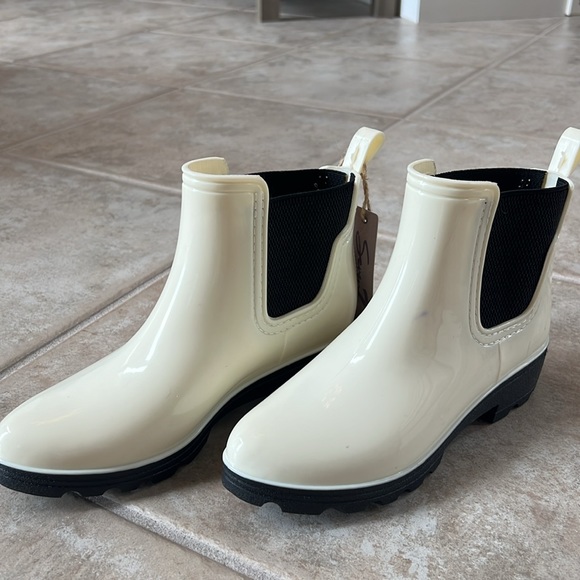 🆕💕SEVEN7 Halifax Rain Bootie - Picture 8 of 8